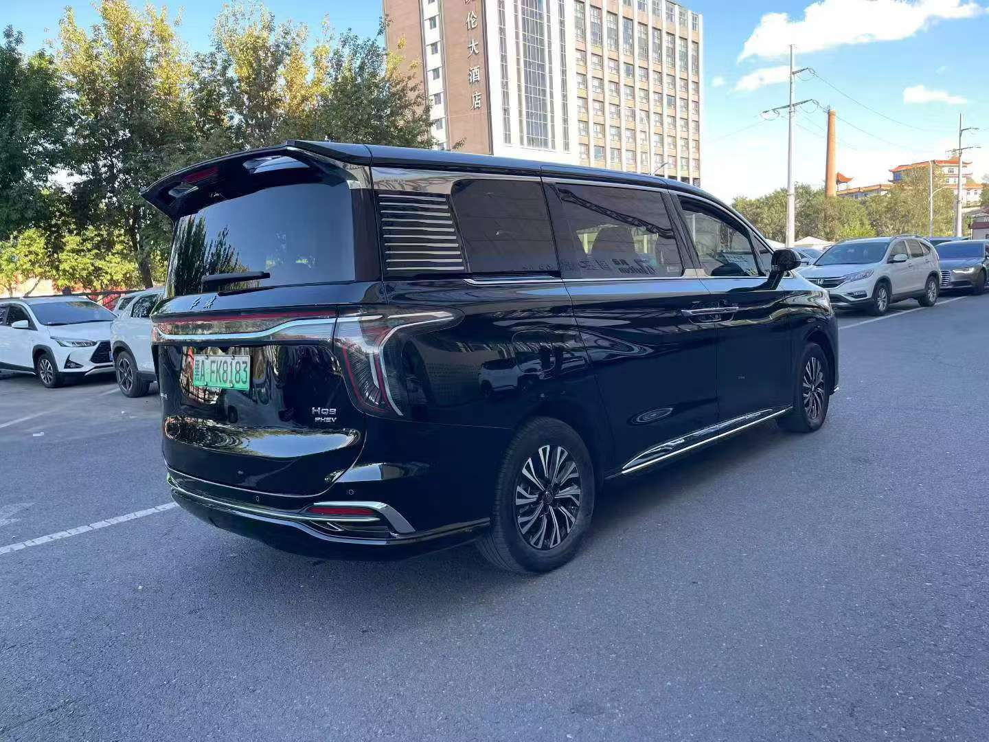 Hongqi HQ9 2025 Plug-in Hybrid 4