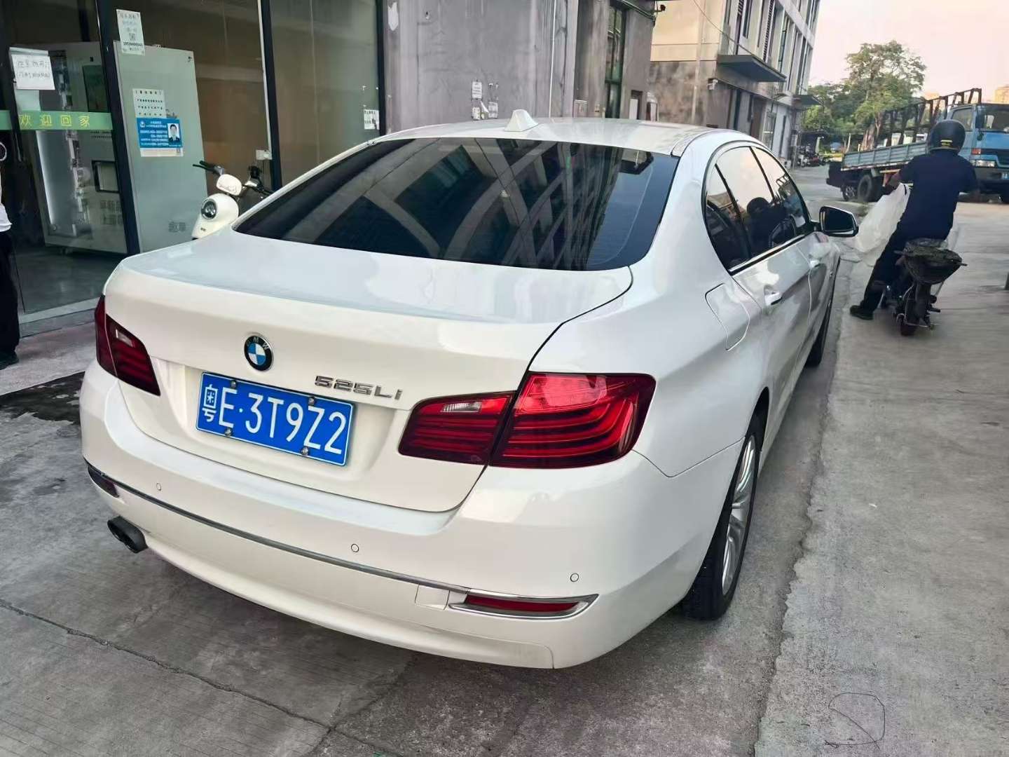 BMW 5 Series 2015 525Li Luxury 4