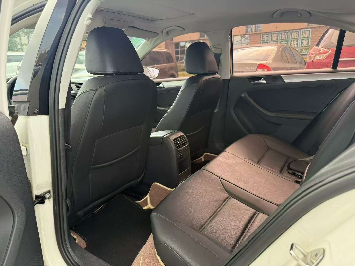 Volkswagen Sagitar 2014 Facelift 1.6L Automatic Sunroof 6