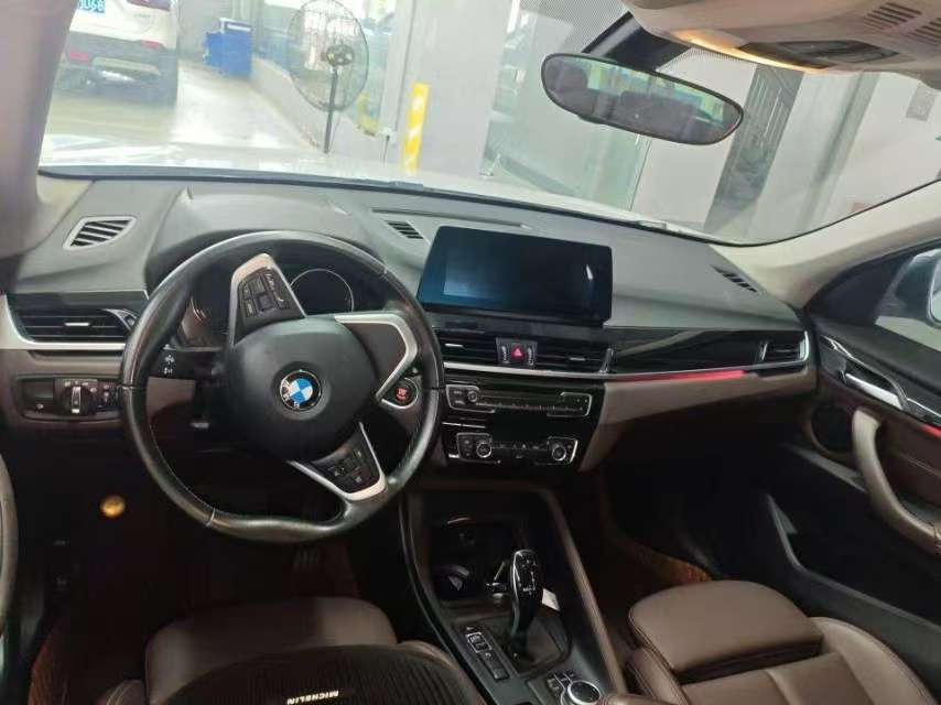 BMW X1 2.0T sDrive25Li 2.0T Leading 5