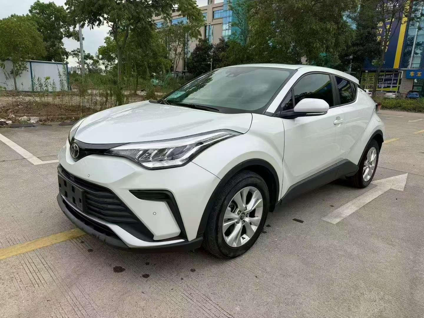 Toyota IZOA 2.0 Automatic Sunroof 3
