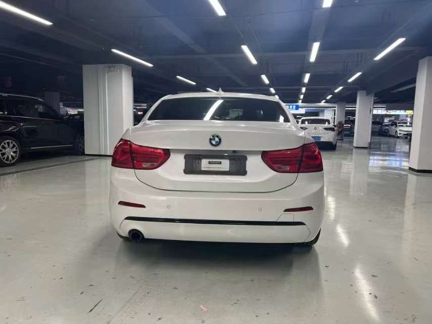 BMW 1 Series 118i 1.5T Sport 3