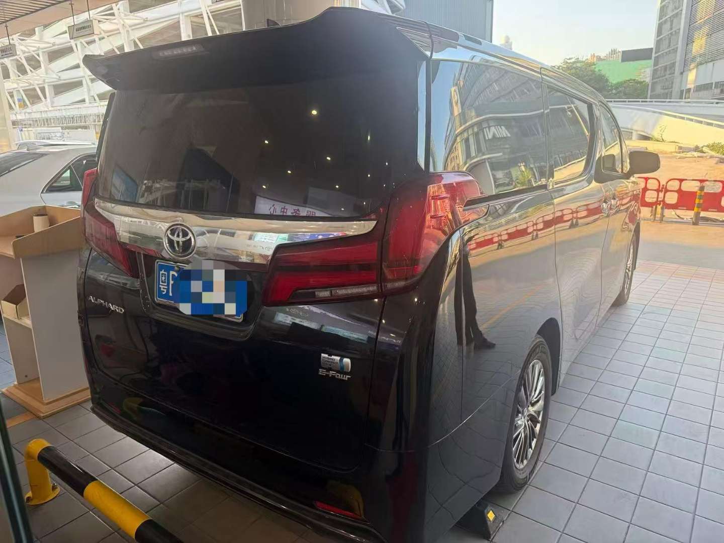 Toyota Alphard 2.5L Automatic Sunroof Hybrid Luxury Edition 2