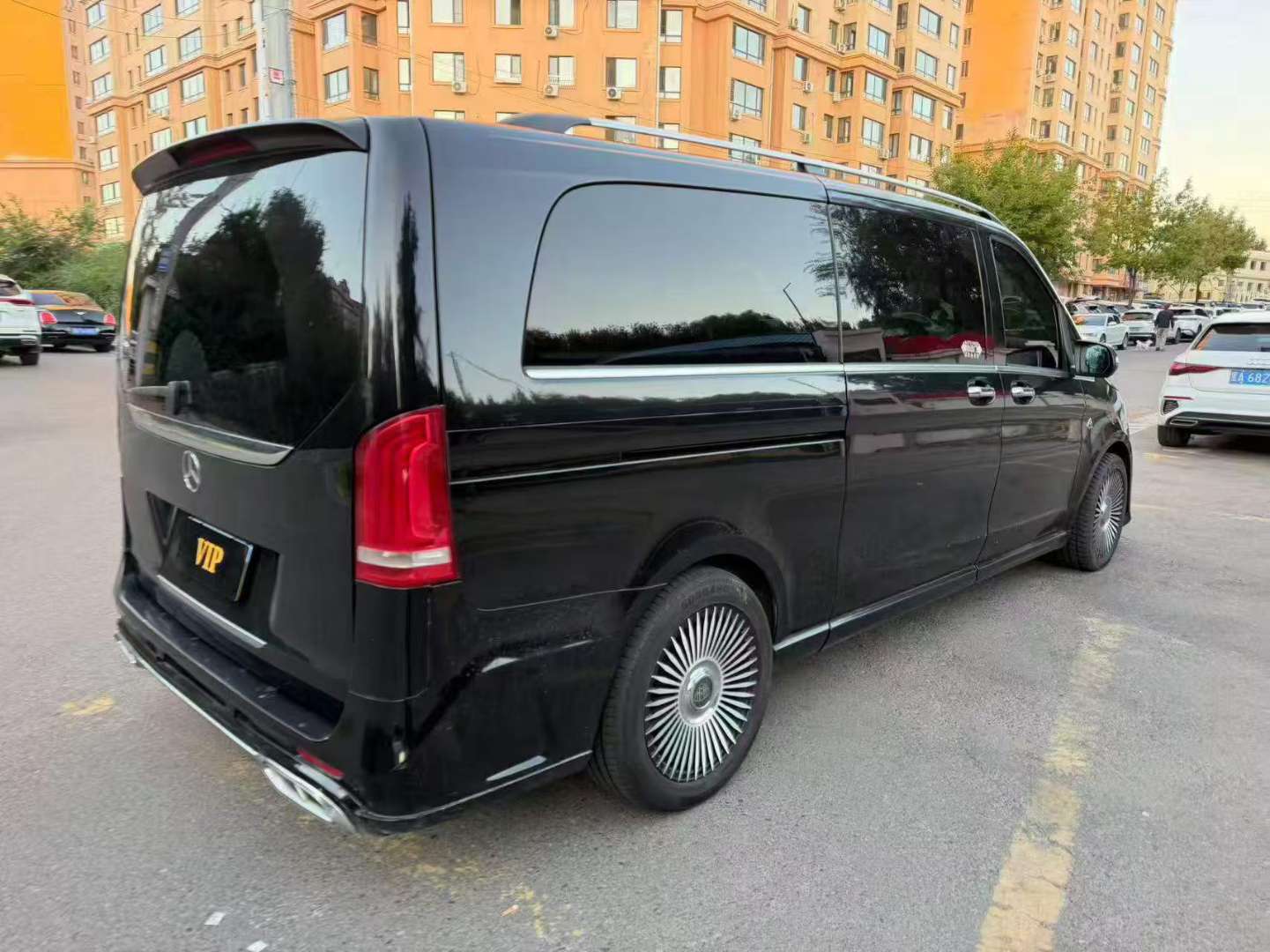 Mercedes-Benz V-Class 2019 V260L 4