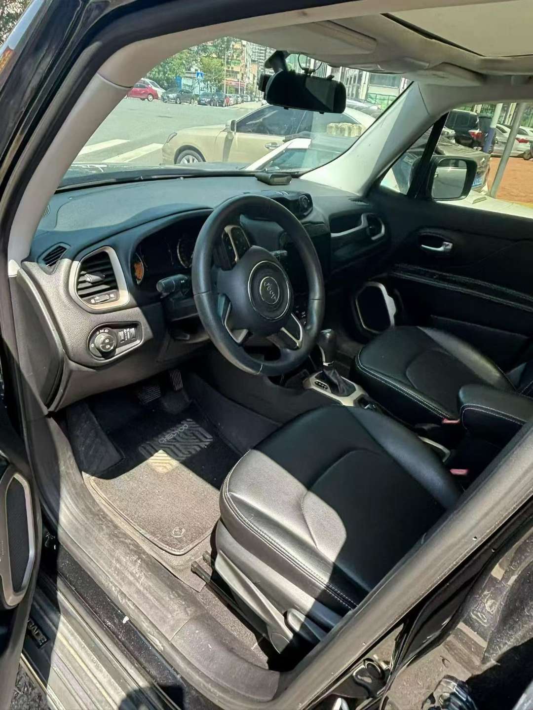 Jeep Renegade 4