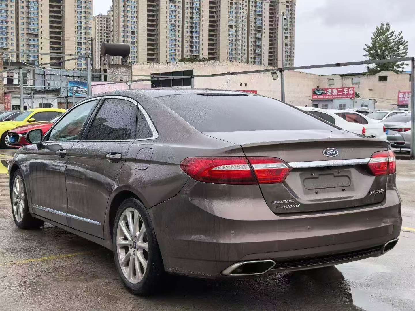 Ford Taurus 2.7T V6 Flagship Top Trim 4