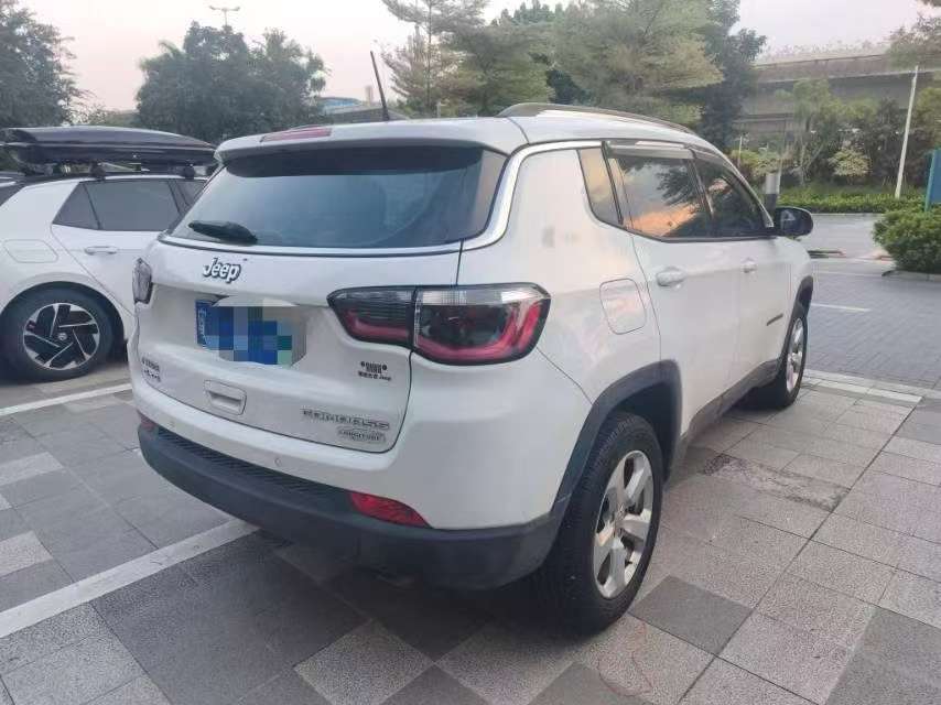 Jeep Compass 1.4T Automatic Sunroof 4WD Family Edition 2