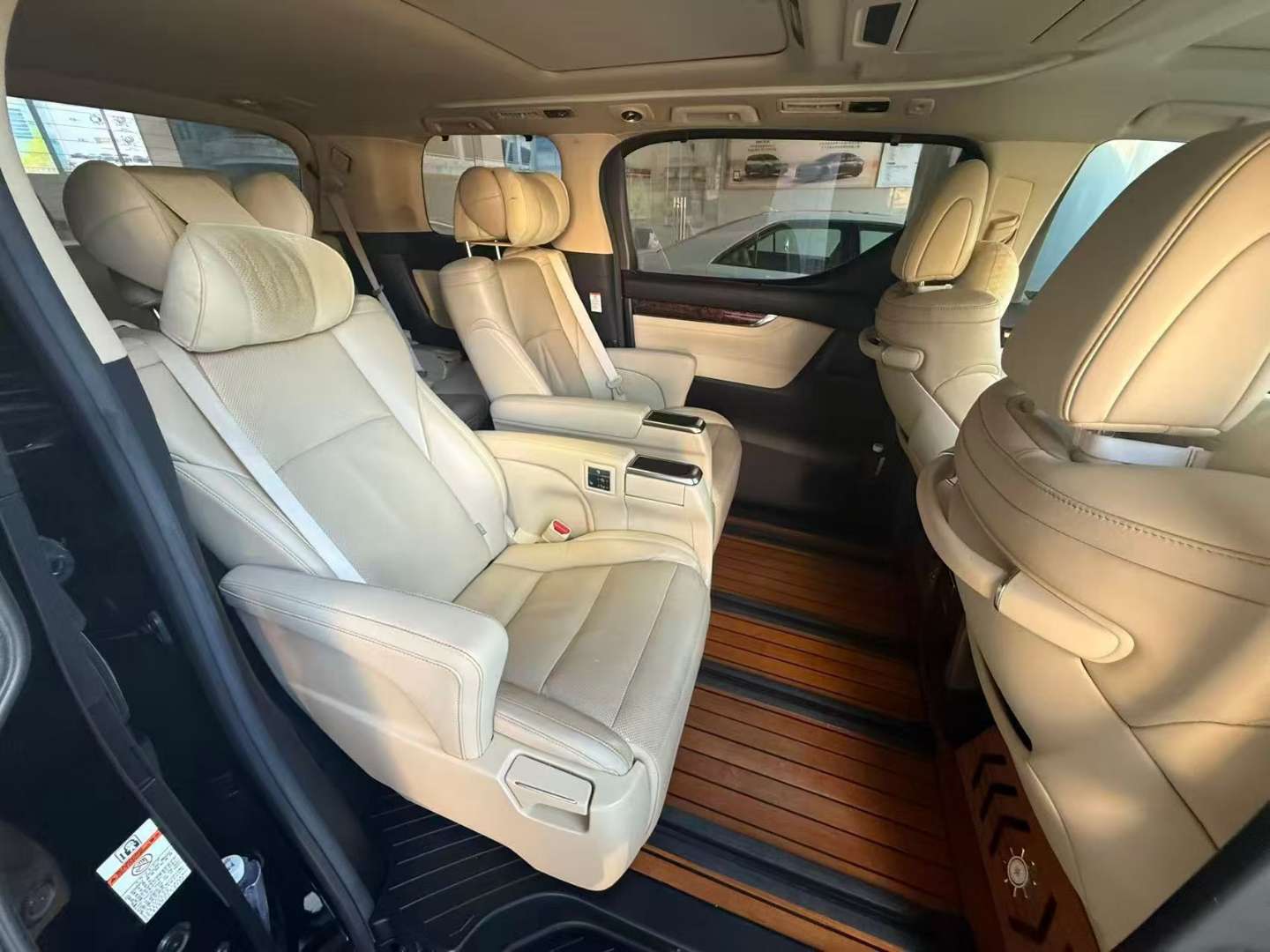 Toyota Alphard 2.5L Automatic Sunroof Hybrid Luxury Edition 5