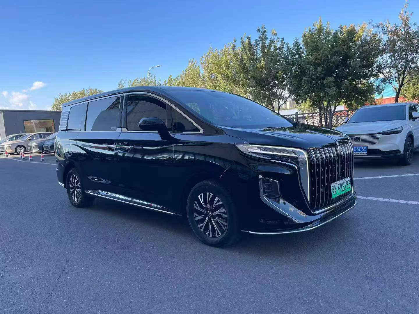 Hongqi HQ9 2025 Plug-in Hybrid 3
