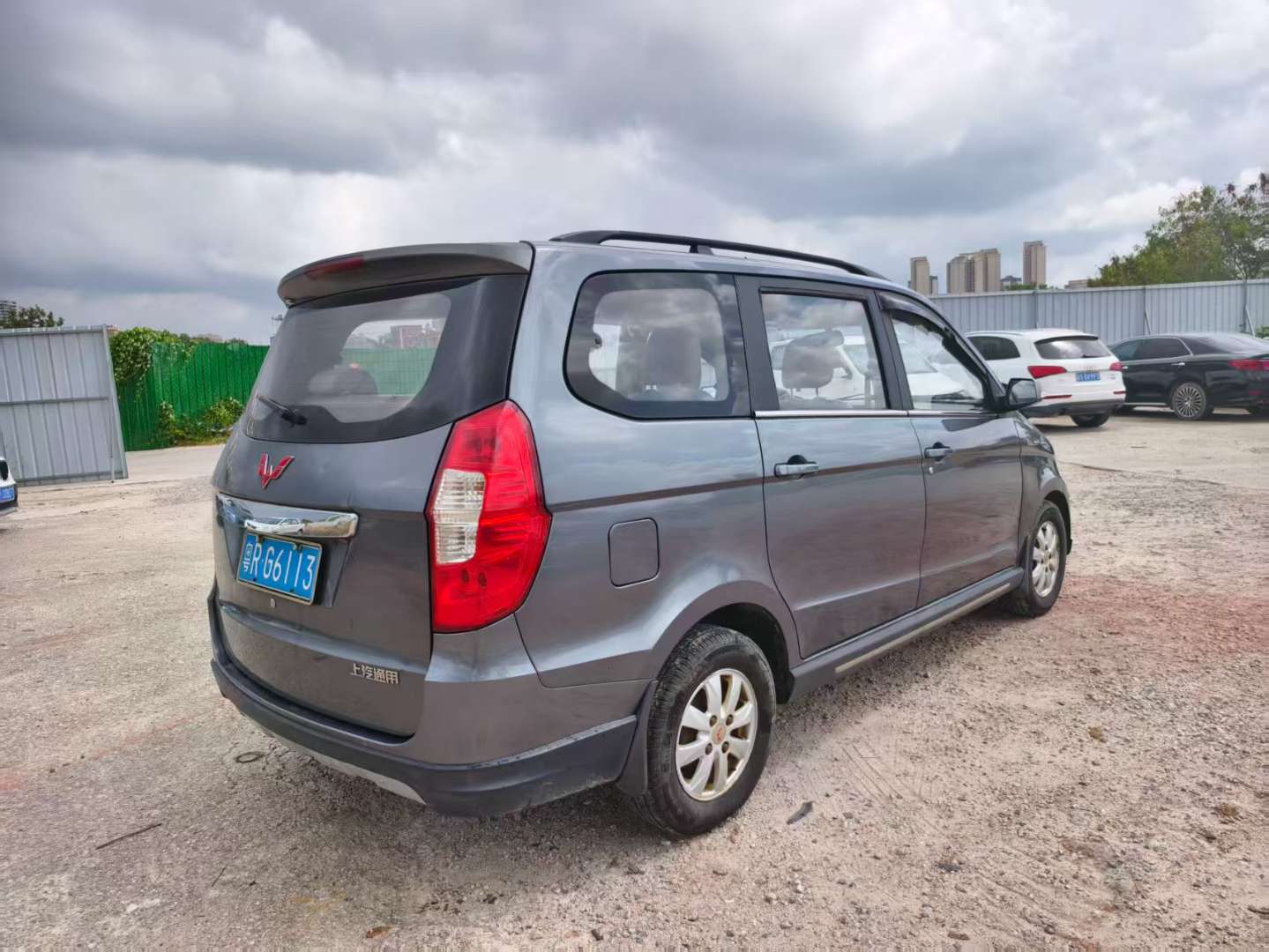 Wuling Hongguang S 1.5L Top Trim 3
