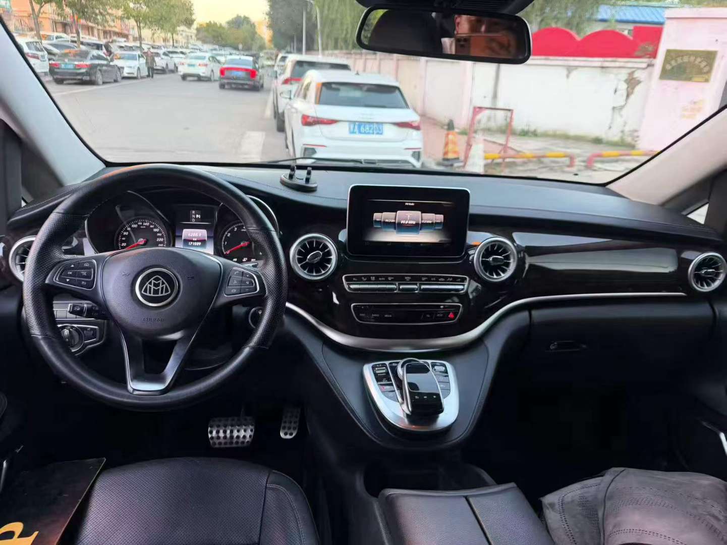 Mercedes-Benz V-Class 2019 V260L 9
