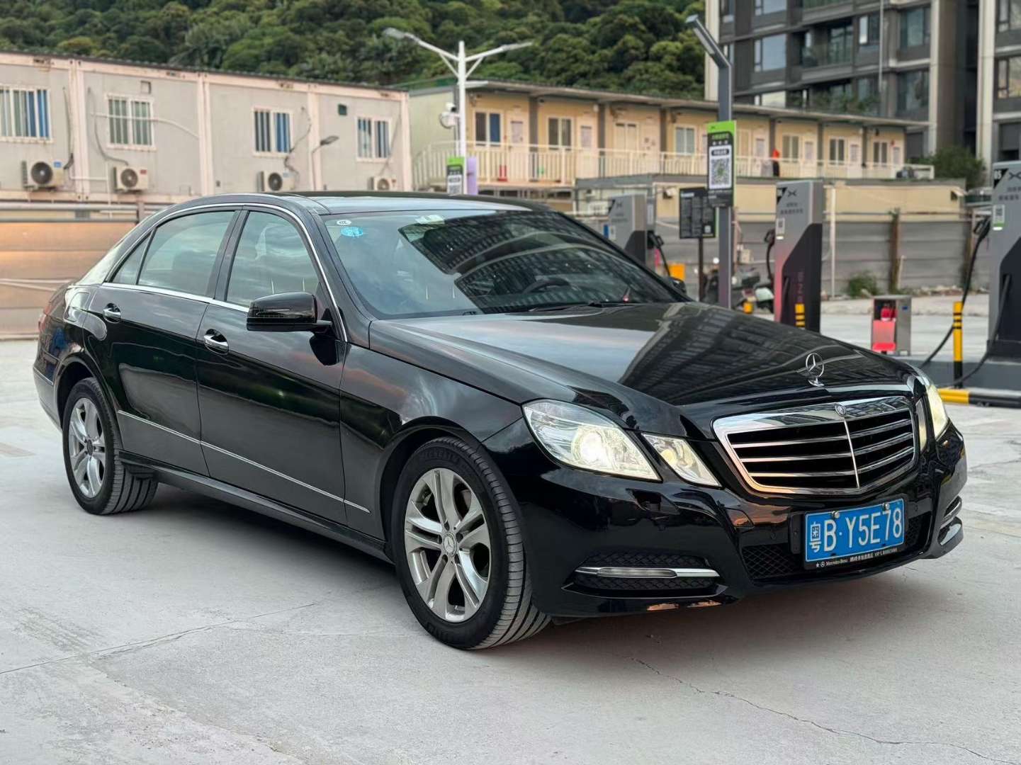 Mercedes-Benz E-Class 3.0L Automatic Panoramic Sunroof Fashion Edition High Spec 2