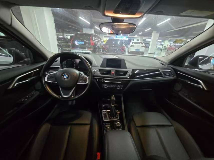 BMW 1 Series 118i 1.5T Sport 5