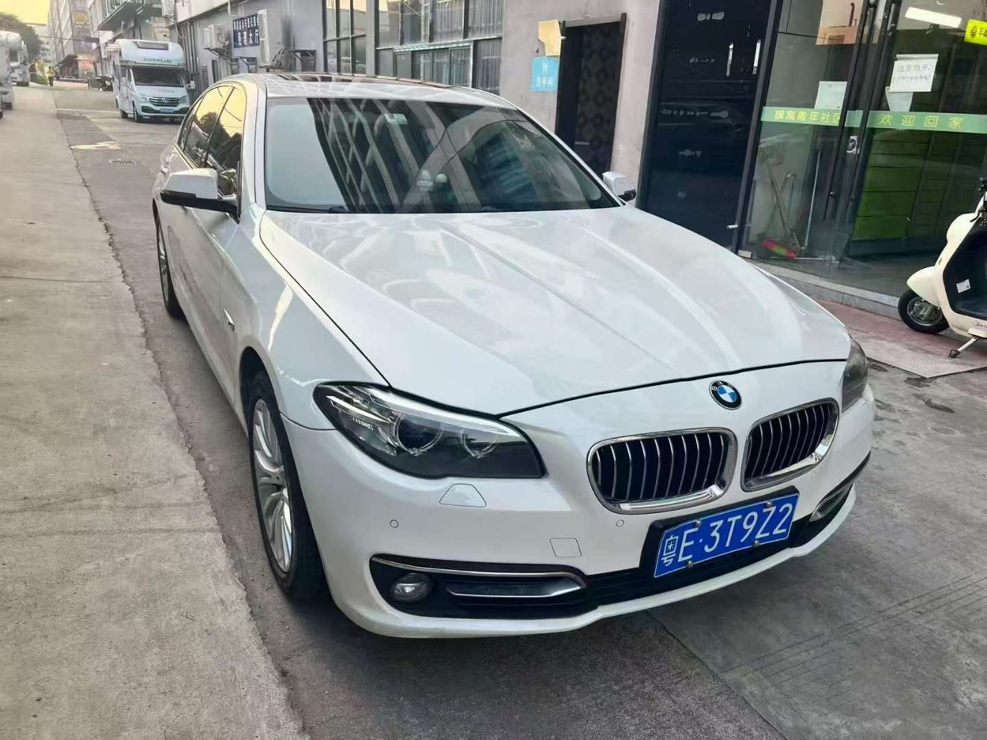 BMW 5 Series 2015 525Li Luxury 3