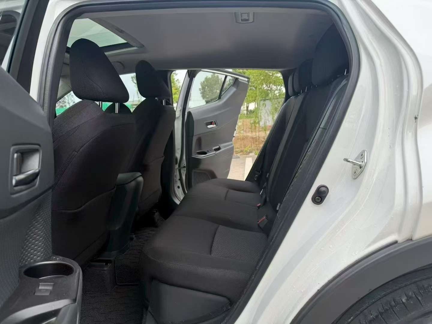 Toyota IZOA 2.0 Automatic Sunroof 8