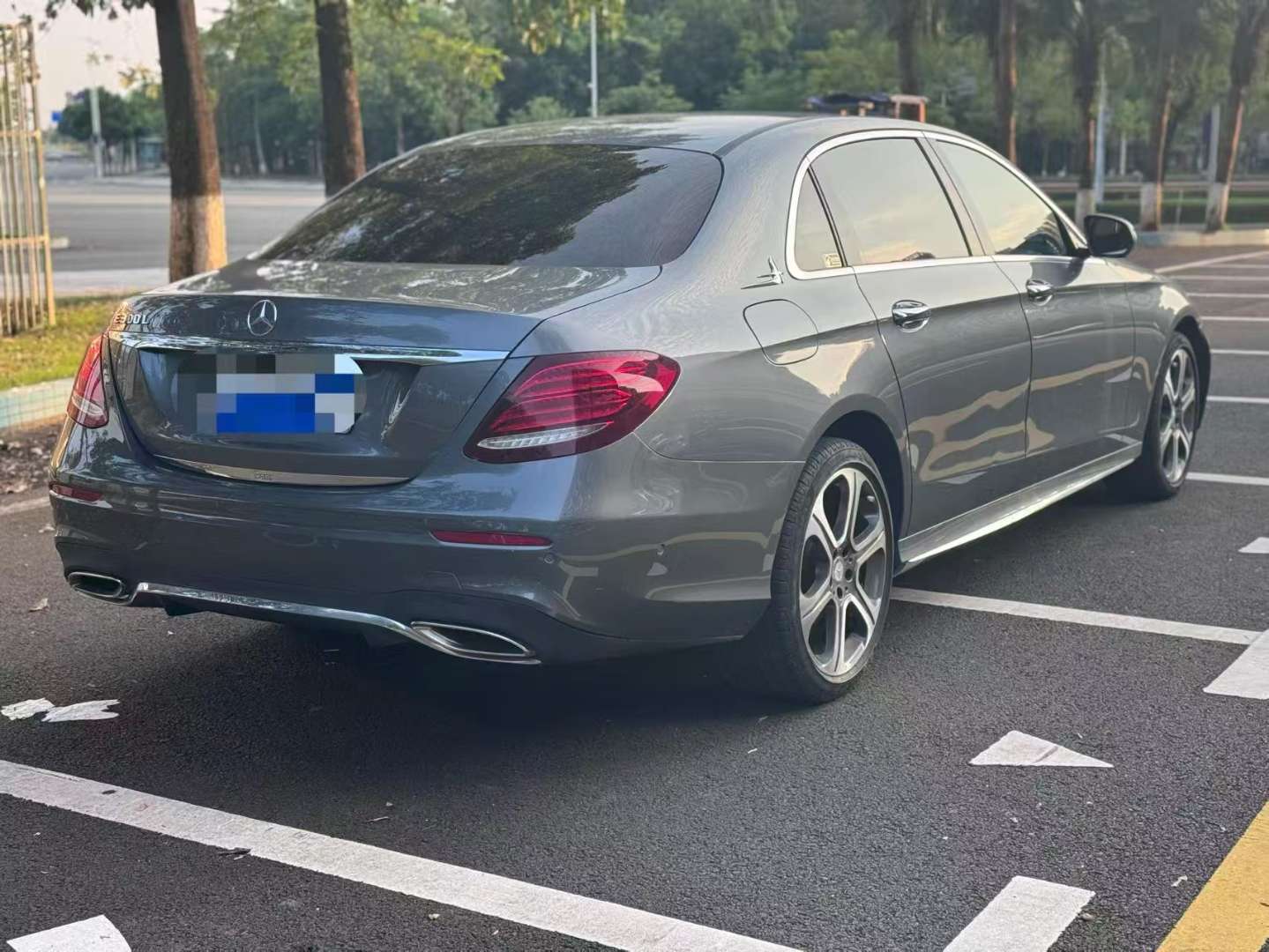 Mercedes-Benz E-Class 4