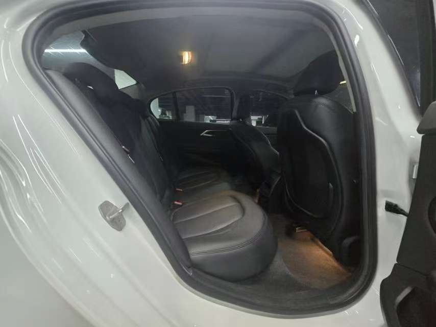 BMW 1 Series 118i 1.5T Sport 8