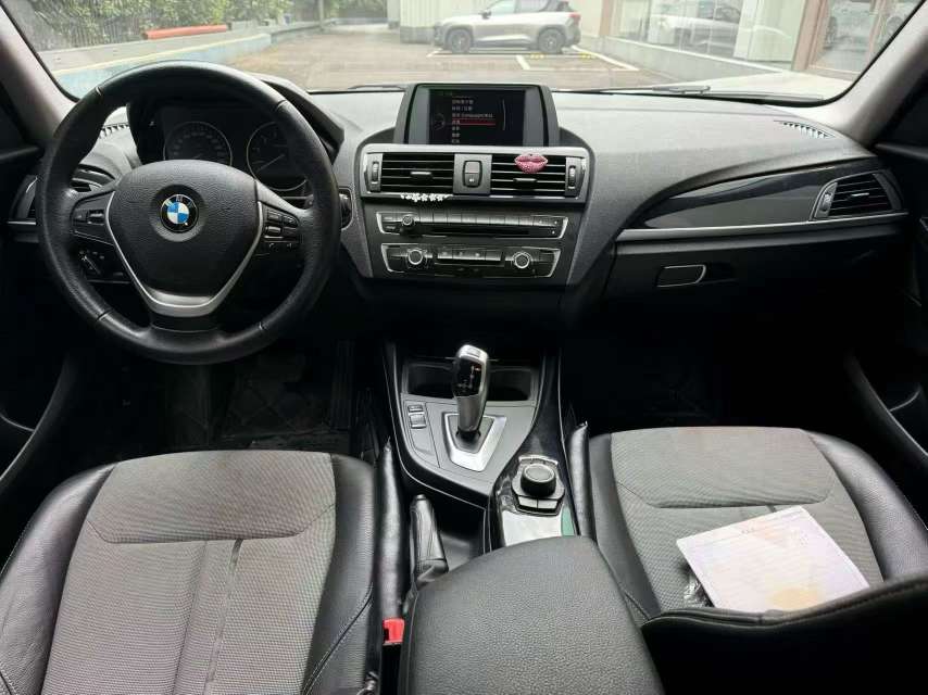 BMW 1 Series 116i 1.6T Urban Edition 5
