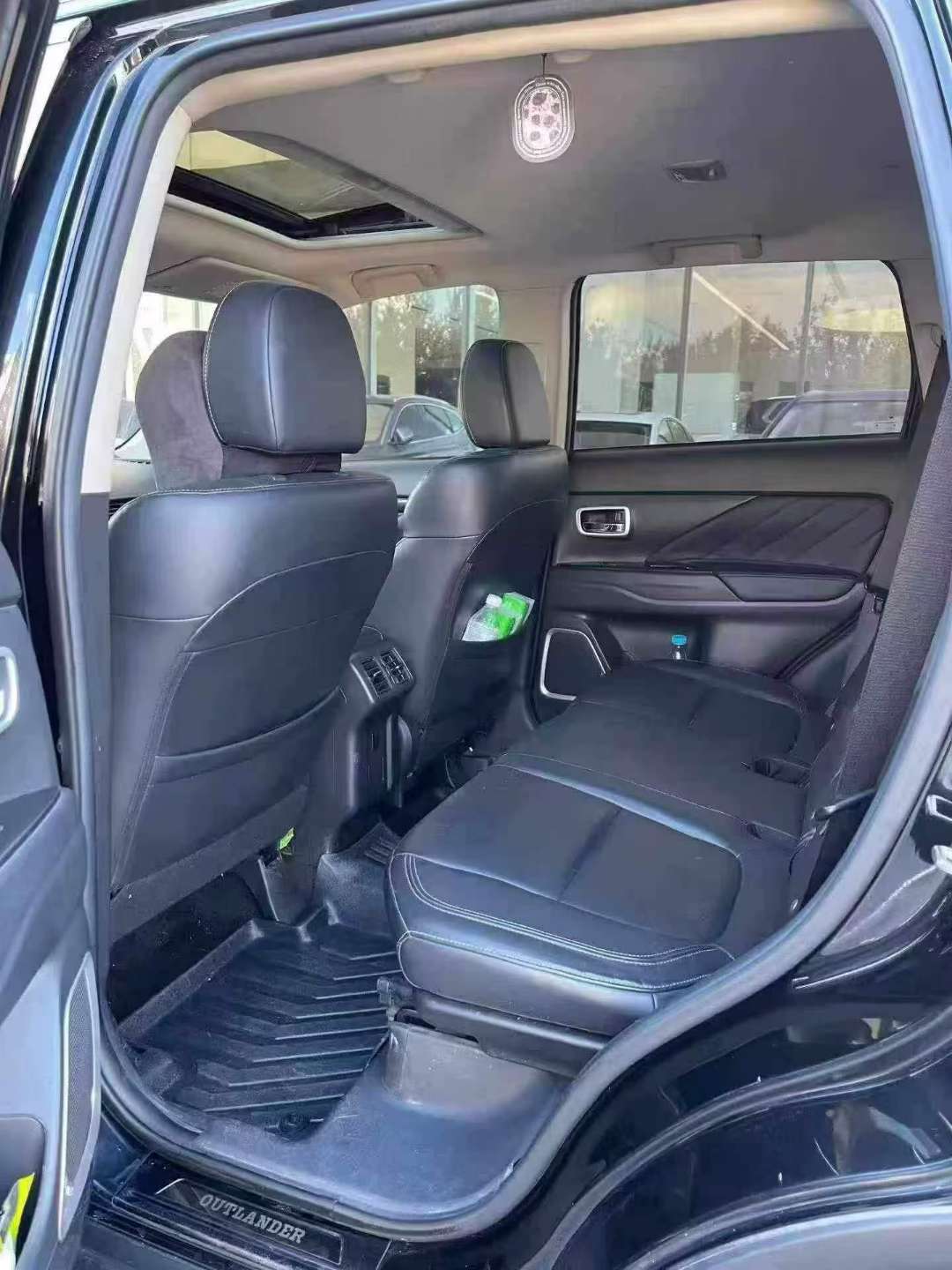 Mitsubishi Outlander 2.4 Automatic Sunroof 7-Seat AWD Top Trim 9