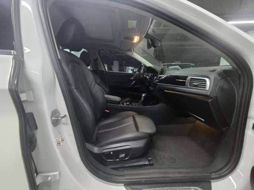 BMW 1 Series 118i 1.5T Sport 6