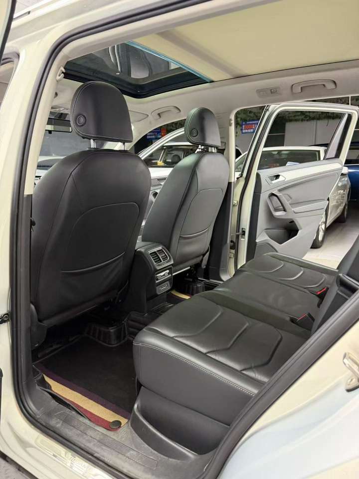 Volkswagen Tiguan L 6