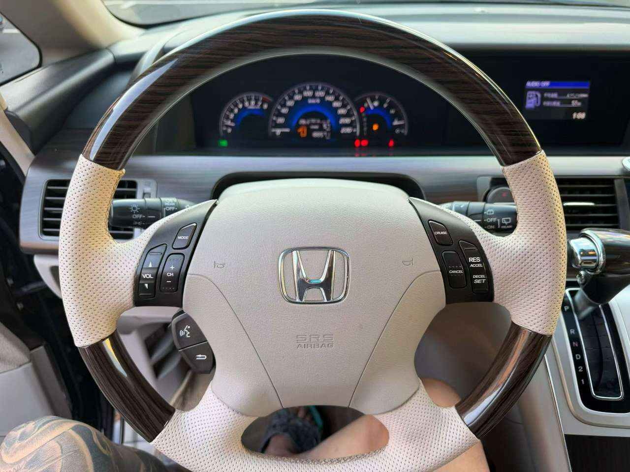 Honda Elysion 2015 2.4L High Trim 7-Seater 9