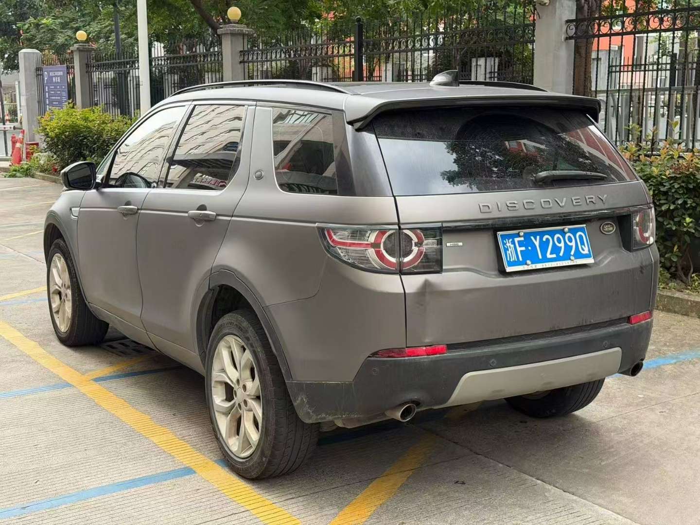 Land Rover Discovery Sport 2.0T HSE AWD 7-Seater 4