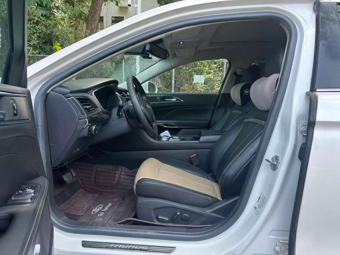 Ford Taurus 2.0T Luxury Edition 7