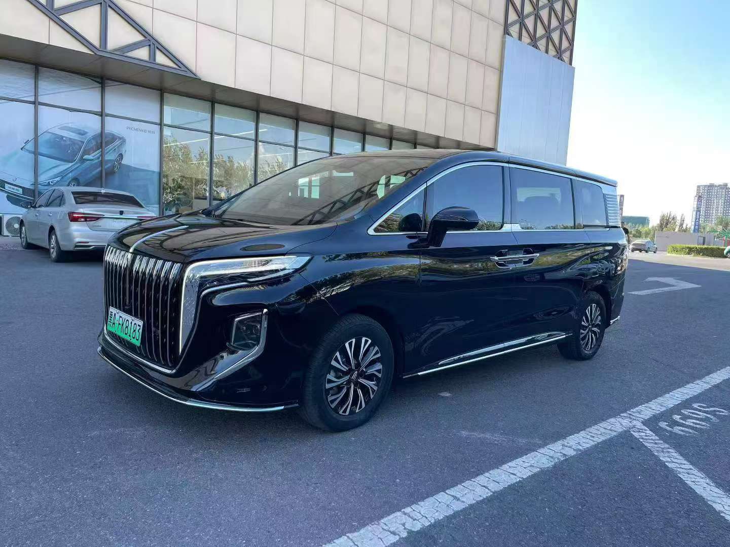 Hongqi HQ9 2025 Plug-in Hybrid 2
