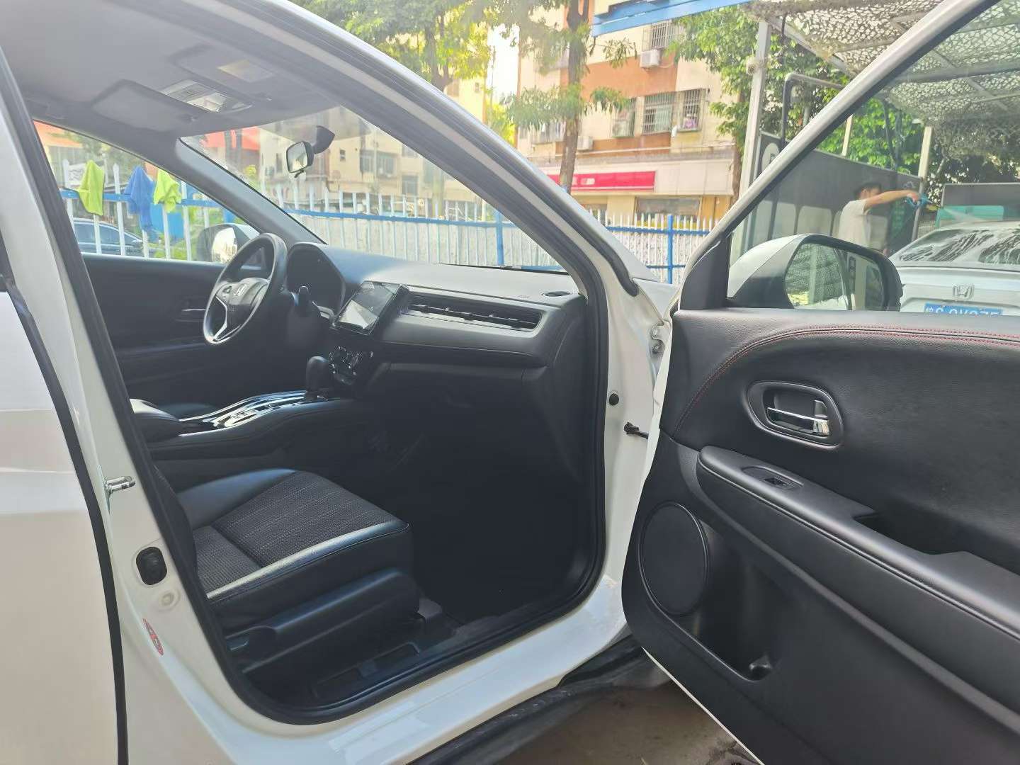 Honda Vezel 1.8L CVT 2WD Elite 6