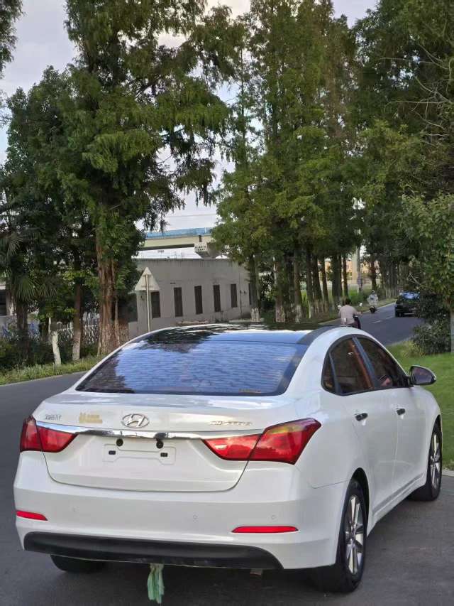 Hyundai Mistra 1.8L Automatic Sunroof 4