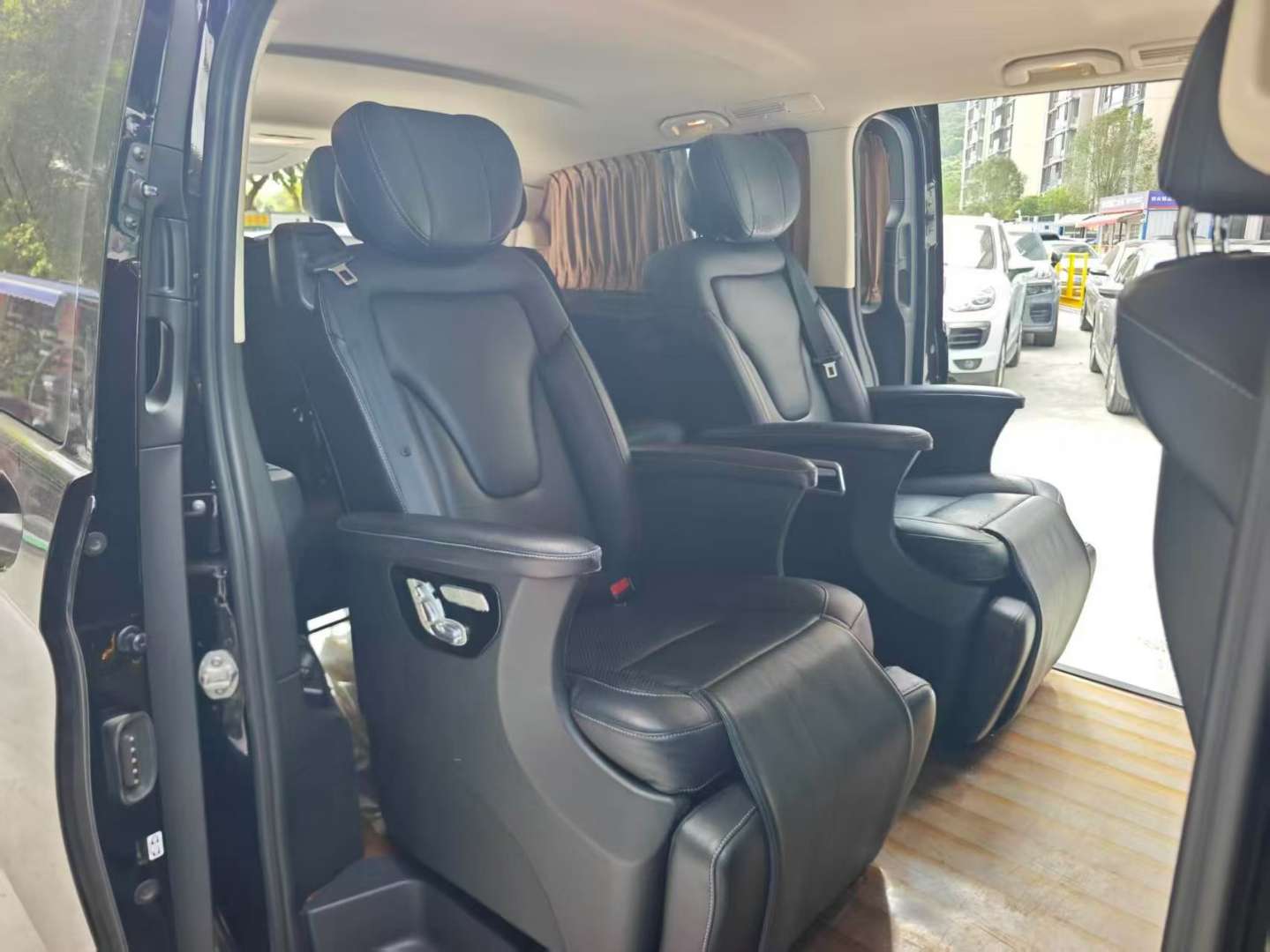 Mercedes-Benz Vito 2018 2.0T 7-Seater Business Edition 8