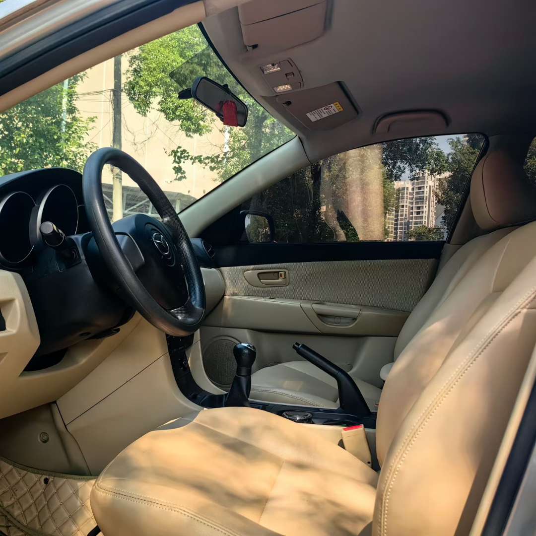 Mazda 3 4