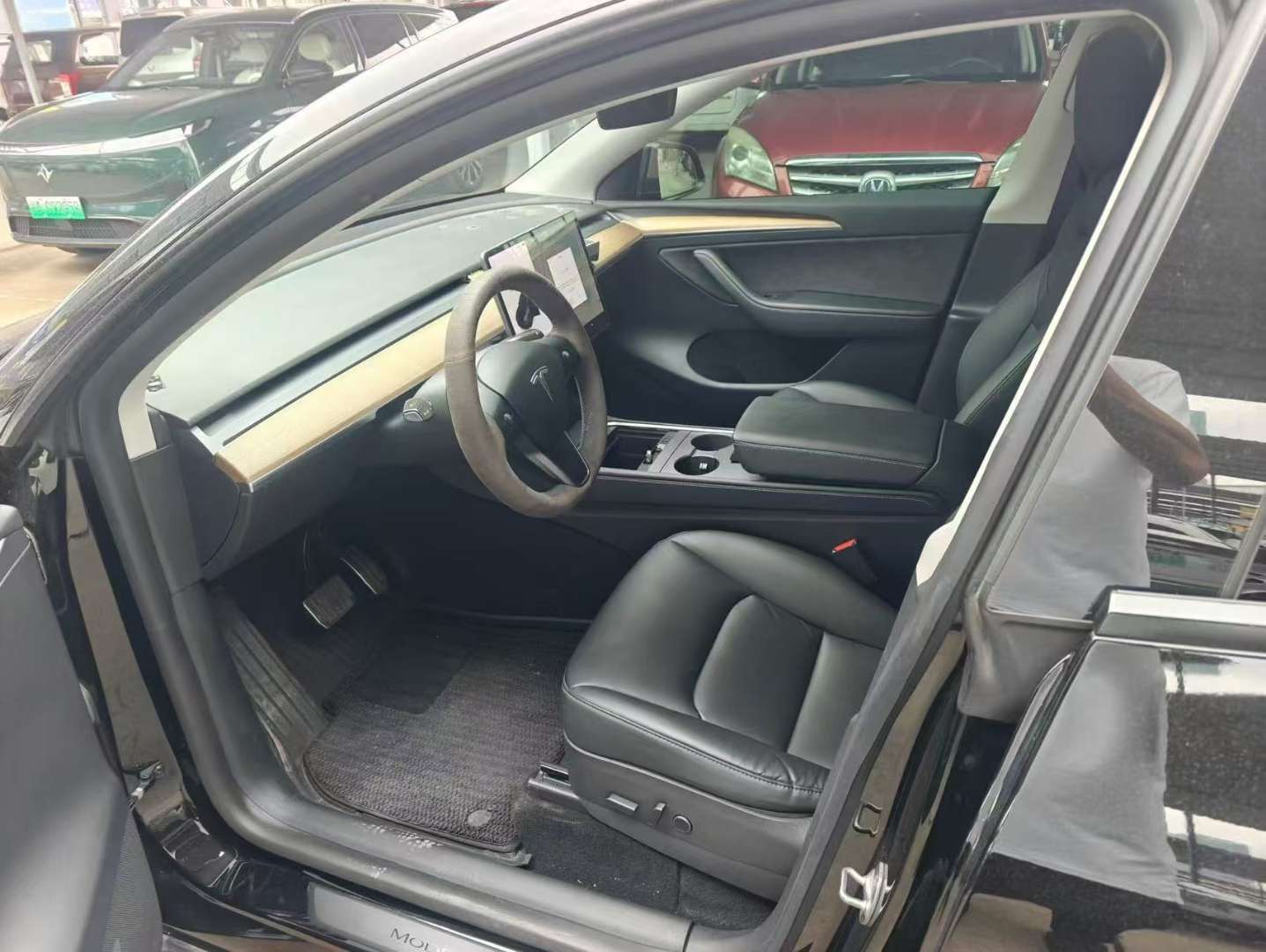 Tesla Model Y 2021 Standard Range 5