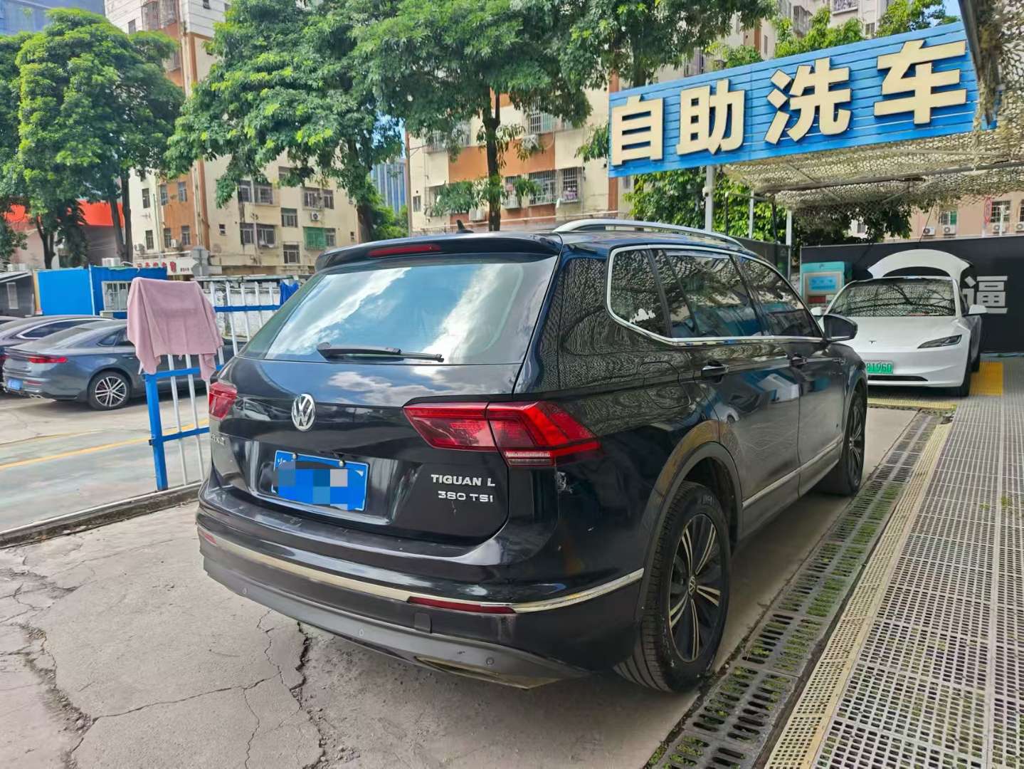 Volkswagen Tiguan L 380TSI Automatic 4WD Luxury Edition 3