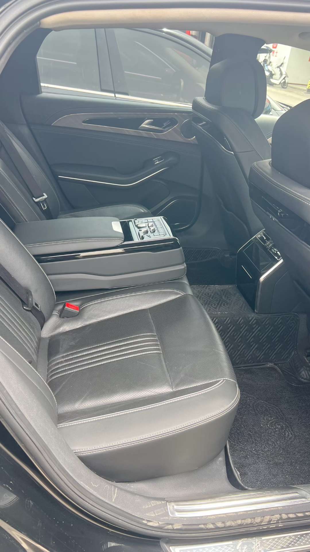 Hongqi H9 4