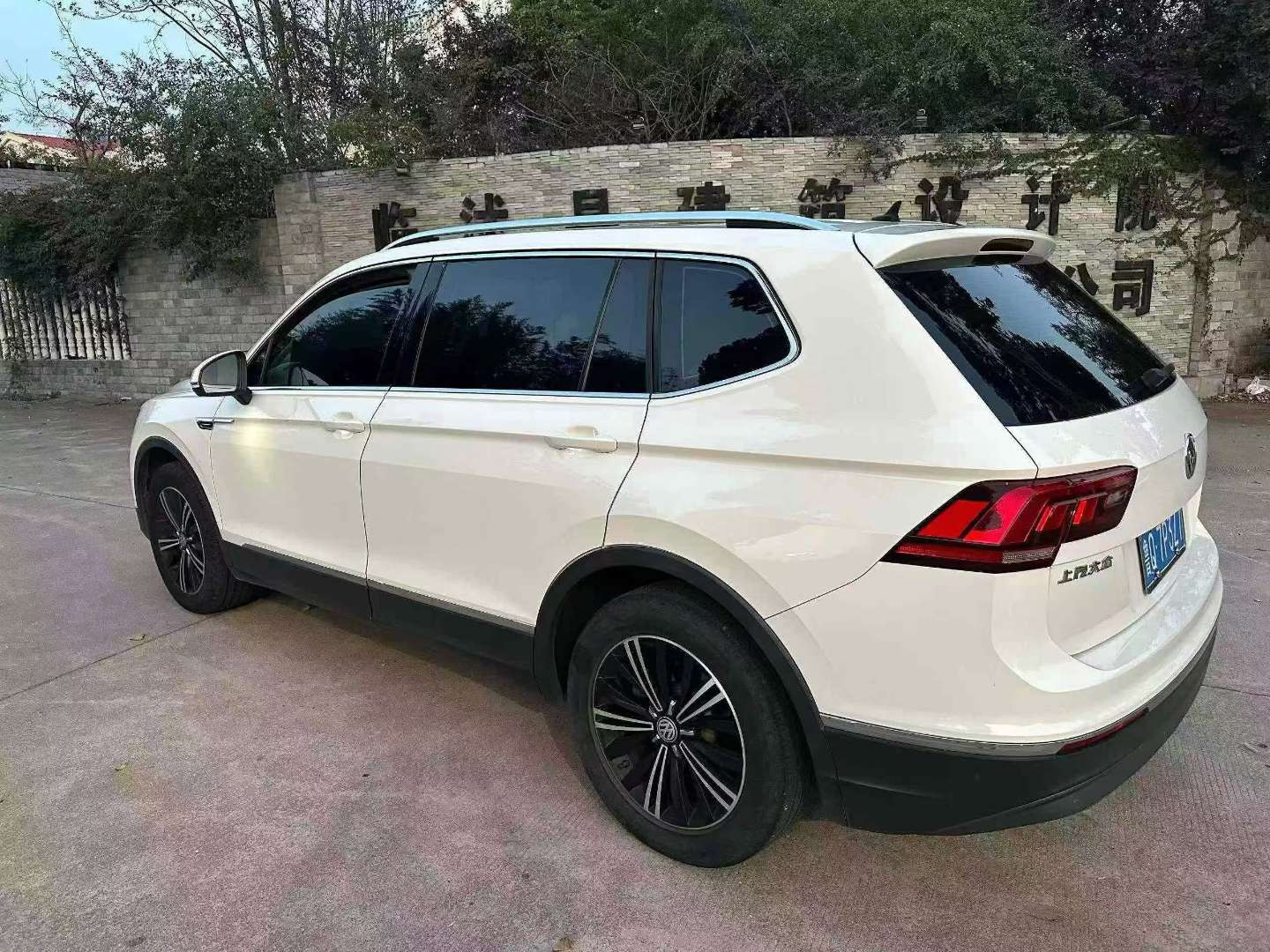 Volkswagen Tiguan L 4