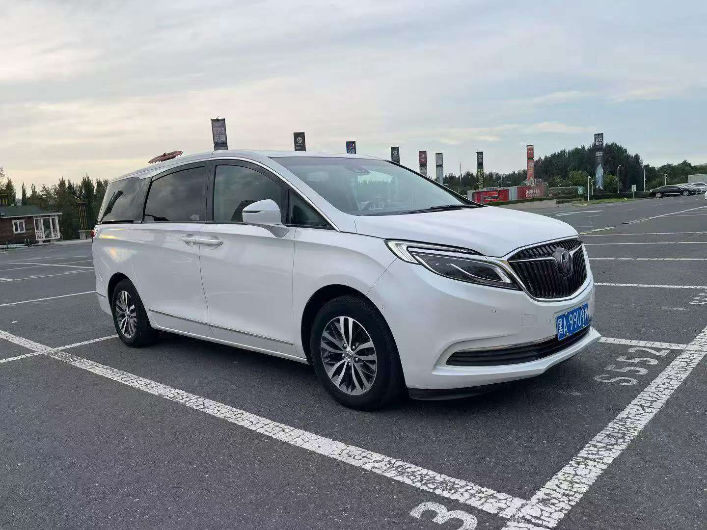 Buick GL8 2017 ES 2.0T Automatic 3