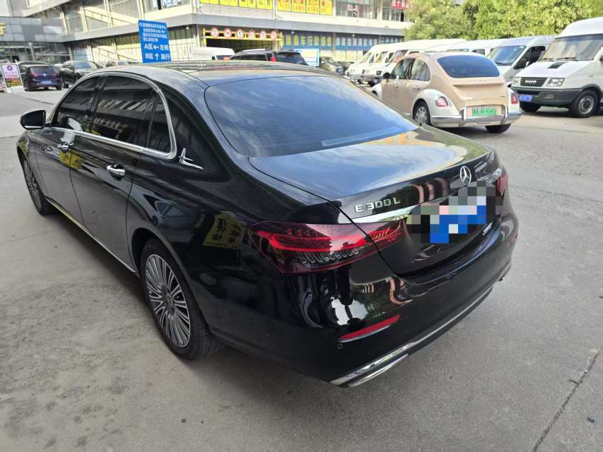 Mercedes-Benz E-Class E300L Luxury 5