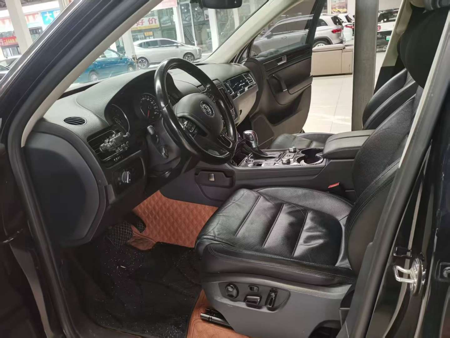 Volkswagen Touareg 3.0T High Spec with Lift Kit 6