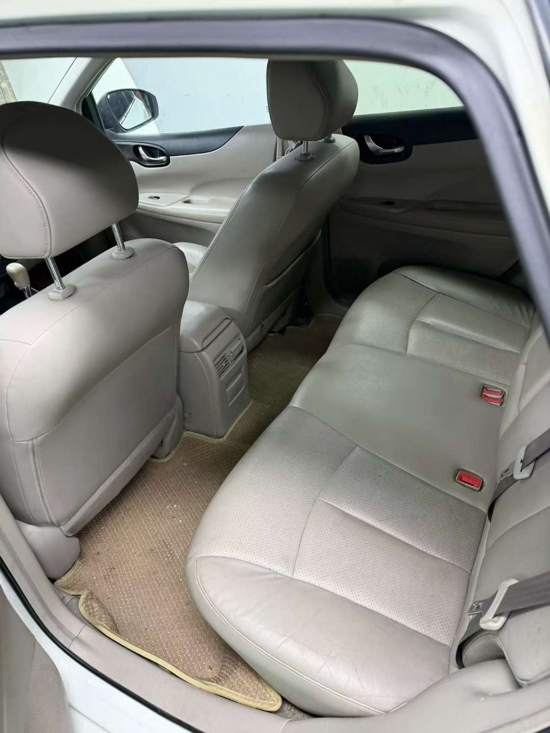Nissan Tiida 1.6L Automatic Sunroof High Trim 3