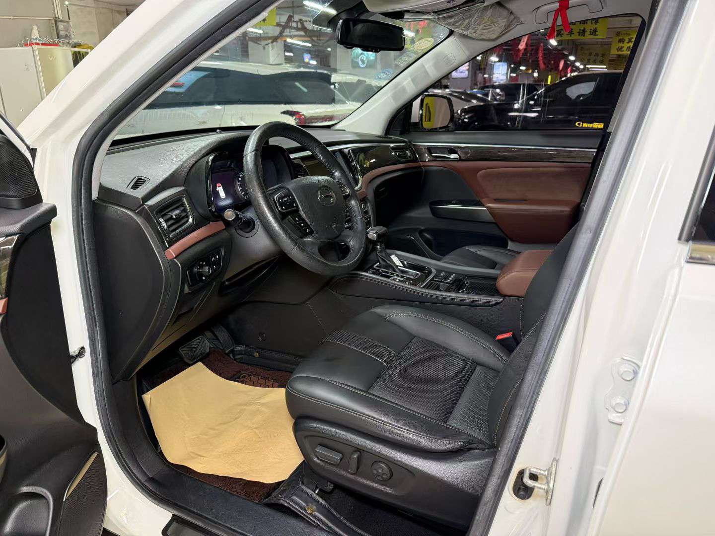 Trumpchi GS8 320T 2WD Luxury 5
