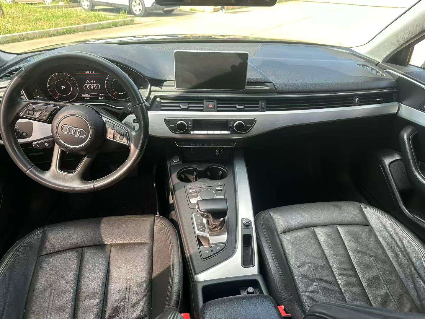 Audi A4L 2019 5