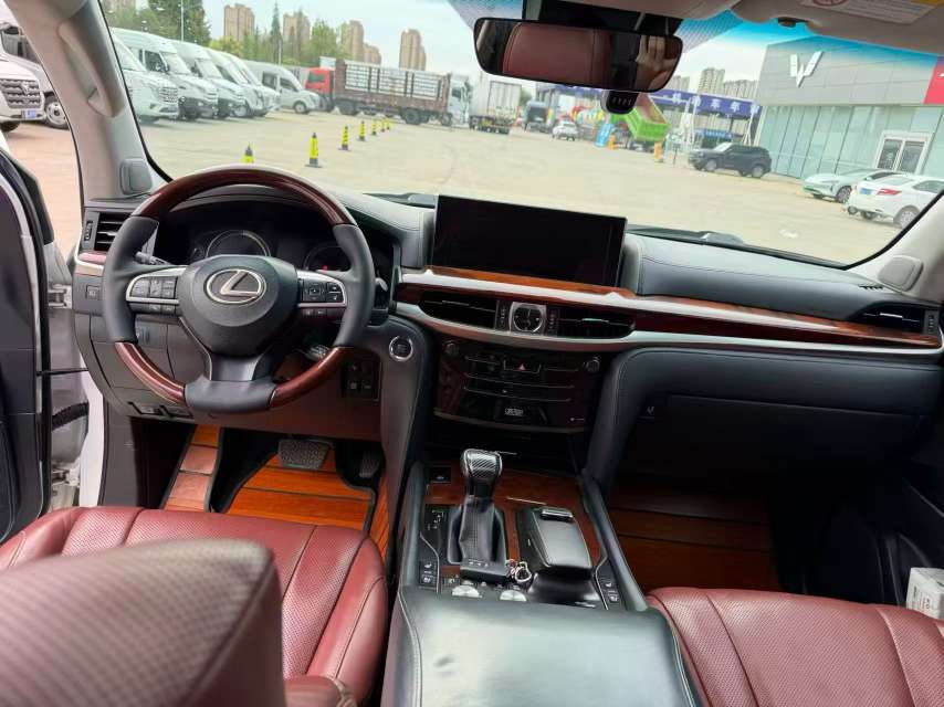 Lexus LX 2017 LX570 5.7 Premium Luxury Edition 8-Seater 6