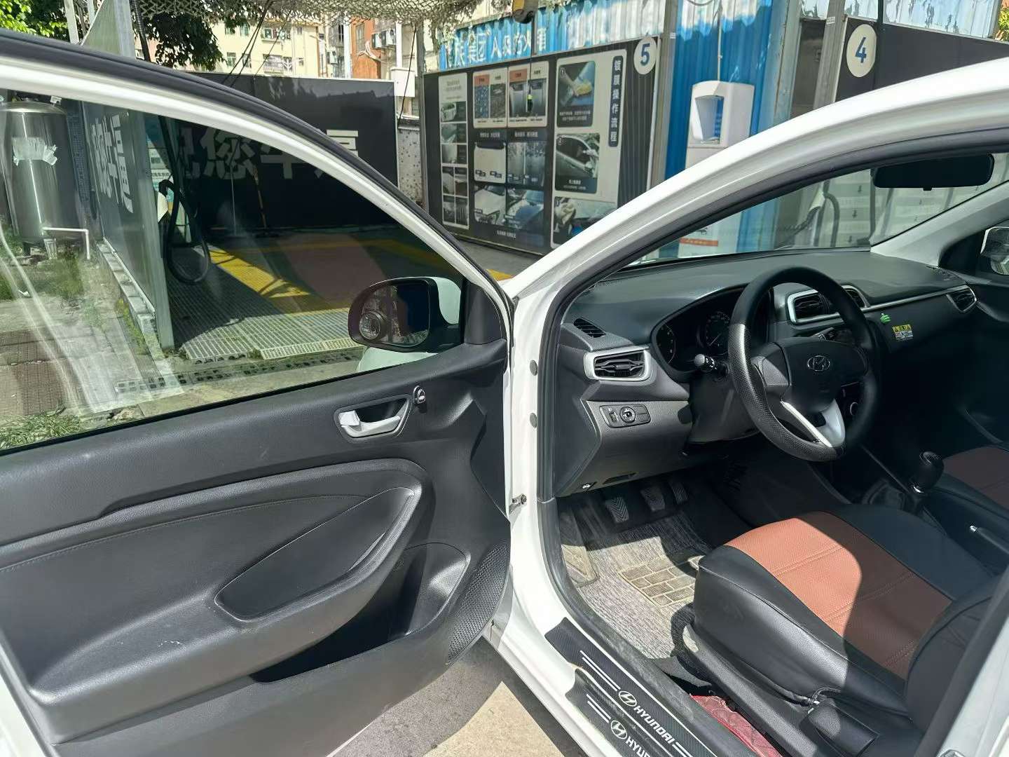 Hyundai Verna 1.4L Manual Refresh Edition 4