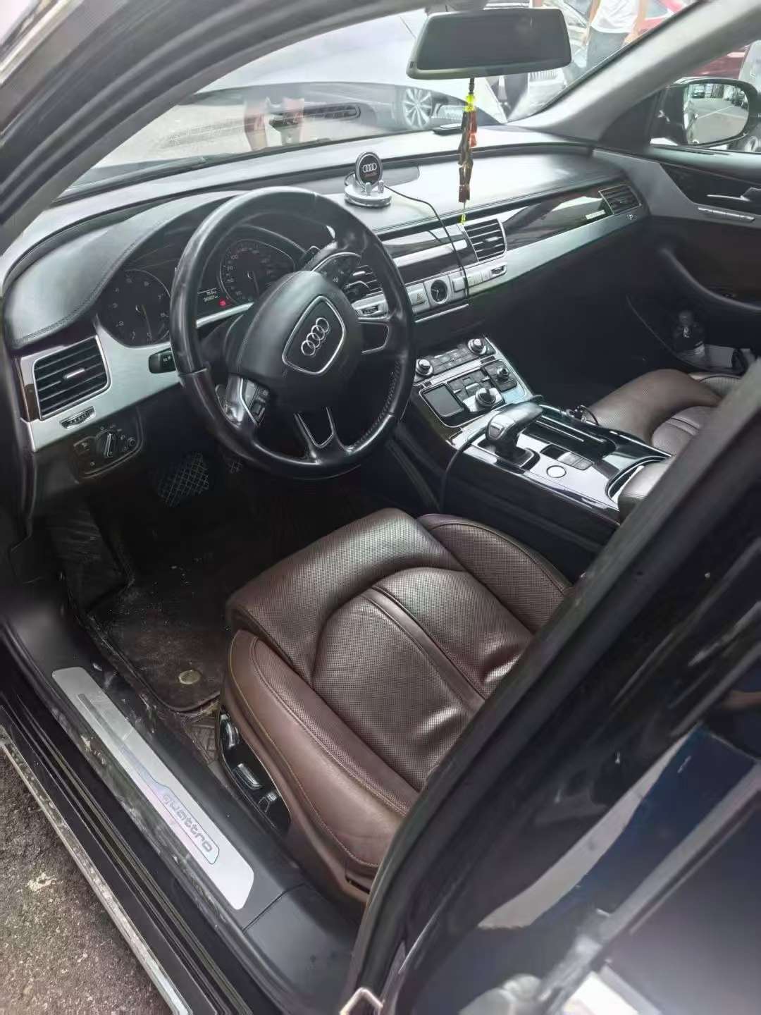 Audi A8 3.0T 4-Seat 7
