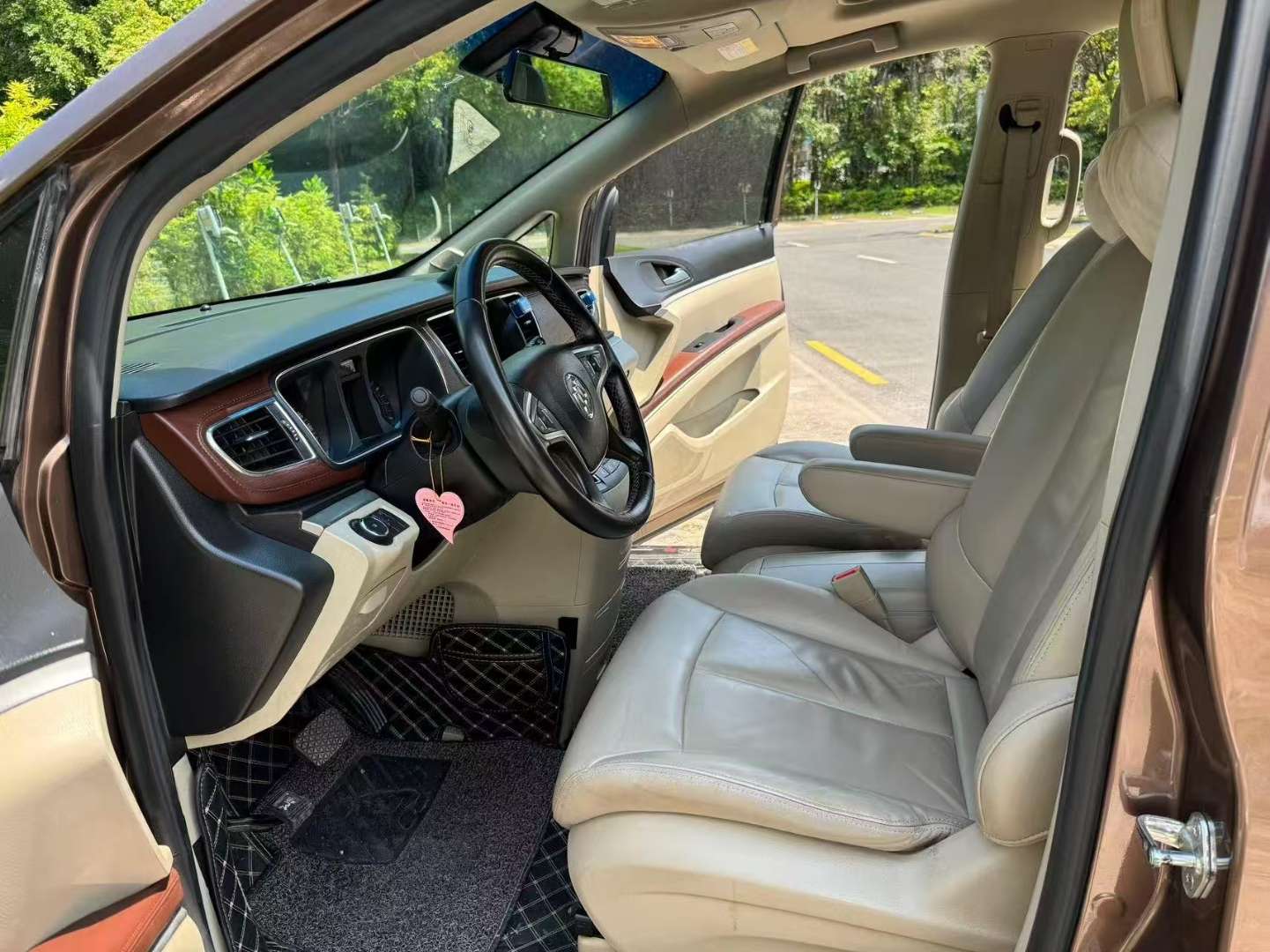 Buick GL8 2.0T Automatic Sunroof Luxury Edition 5