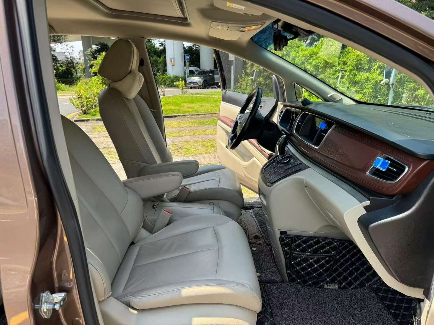 Buick GL8 2.0T Automatic Sunroof Luxury Edition 6