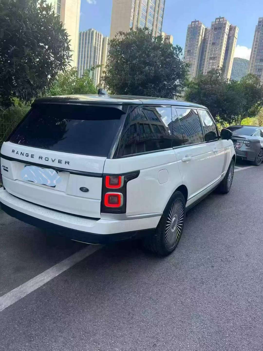 Land Rover Range Rover Long Wheelbase 3.0T Gasoline 4