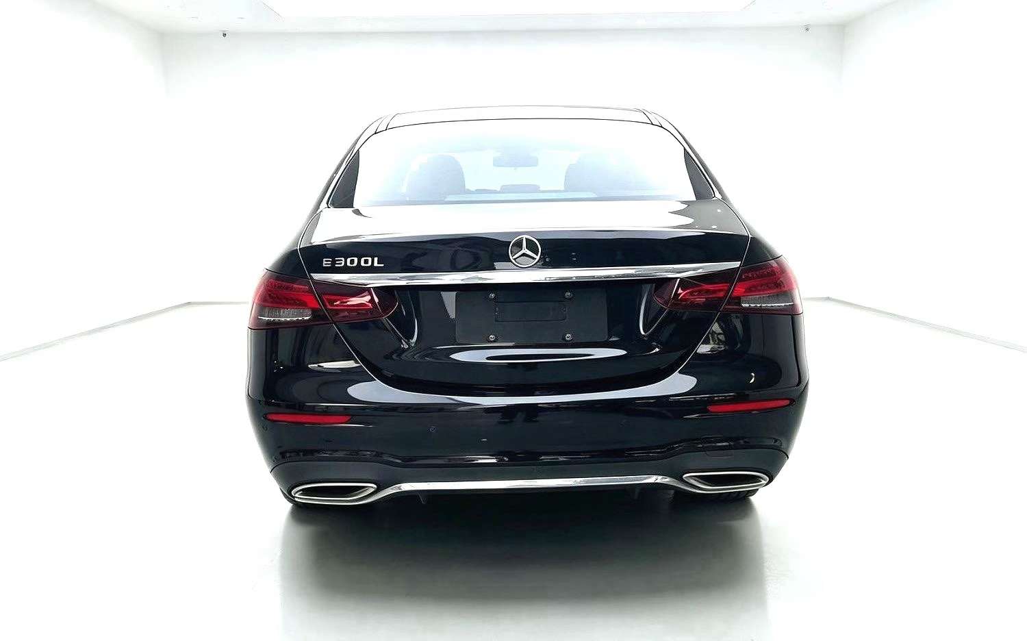 Mercedes-Benz E-Class E300L Luxury 3